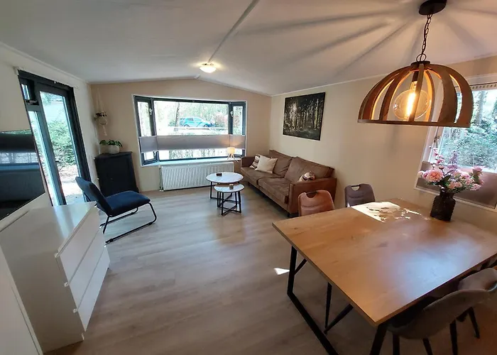 Chalet In 'boshuisje Dennenrust' *