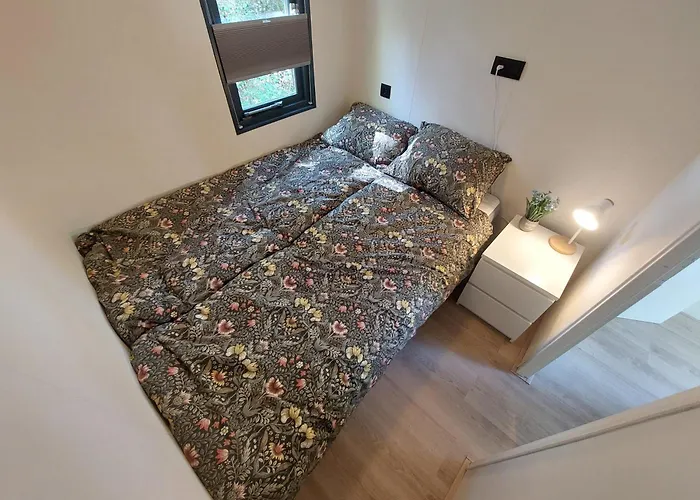 In 'boshuisje Dennenrust' * Hattemerbroek